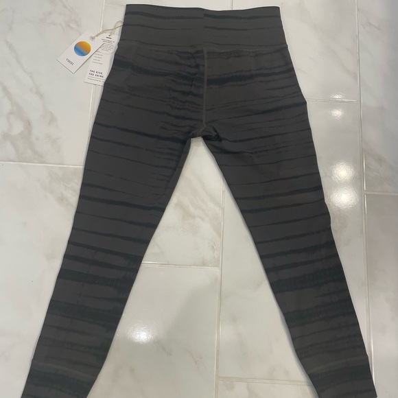 NWT Vuori daily legging joggers - Picture 2 of 3